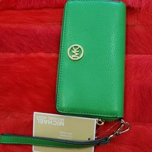 Michael Kors new wallet with tags